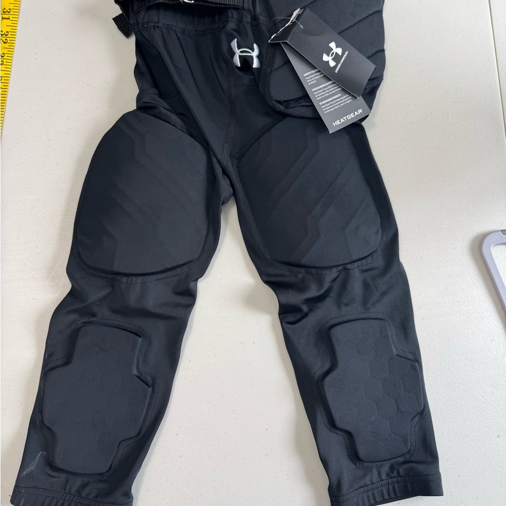 Under Armour kid’s Black Padded football Pants
